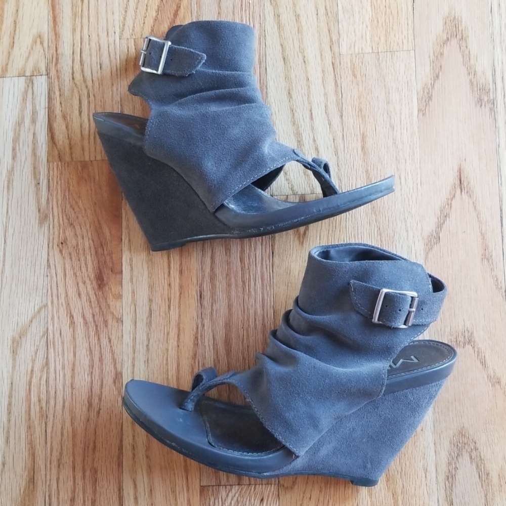 Mia Maiden Wedge (Size 7)